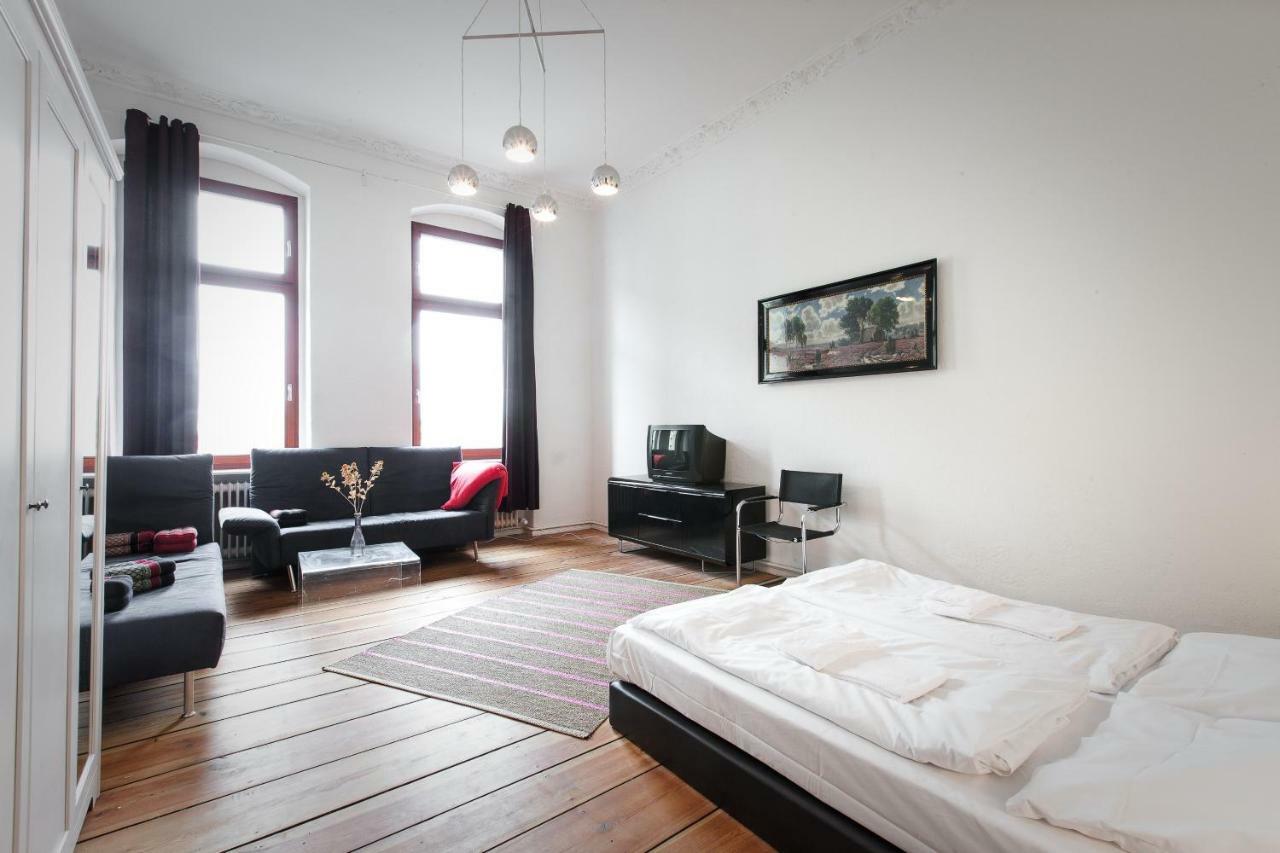 3 Bedroom Apartment Берлин Екстериор снимка