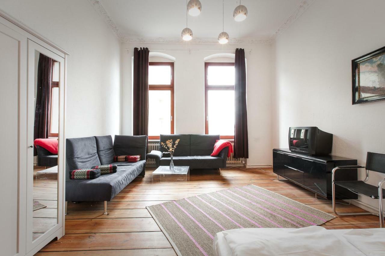 3 Bedroom Apartment Берлин Екстериор снимка